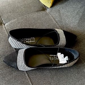 $5 Steals! Black & White Houndstooth Pattern Flats